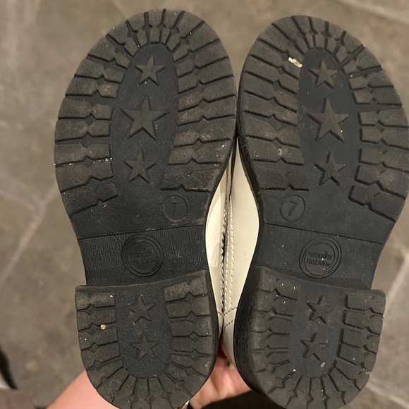 Kids Offwhite  Ankle Boots - Picture 8 of 8